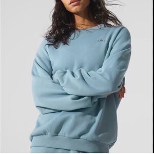 Alo Yoga Crewneck Sweatshirt in Dusty Blue